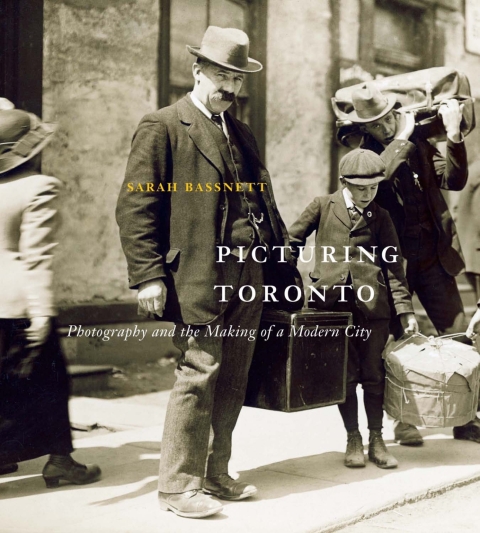 Cover image for book Picturing Toronto