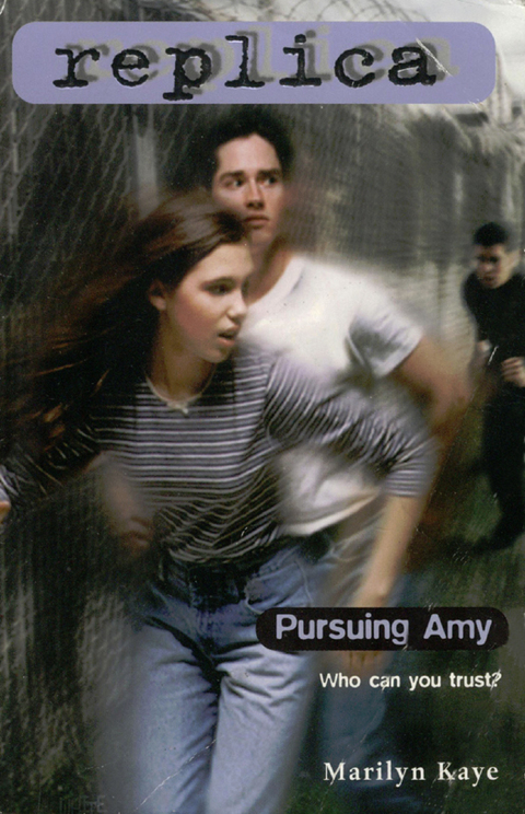 Cover image for book Pursuing Amy (Replica #2)