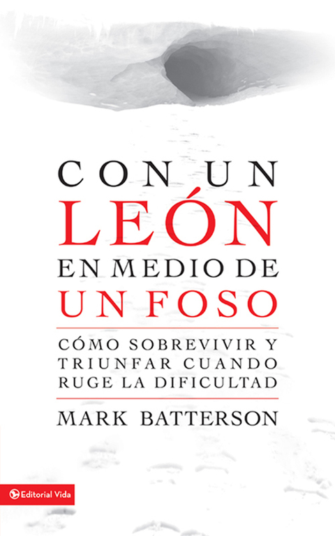 Cover image for book Con un le?n en medio de un foso