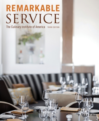 Remarkable Service: A Guide to Winning and Keeping Customers for Servers, Managers, and Restaurant Owners