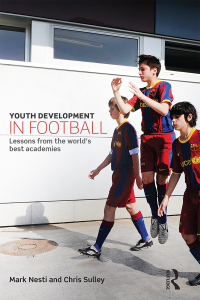 Omslagafbeelding: Youth Development in Football 1st edition 9780415814980