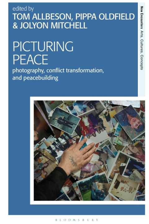 Cover image for book Picturing Peace