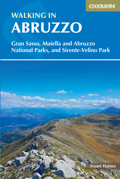 Cover image for book Walking in Abruzzo