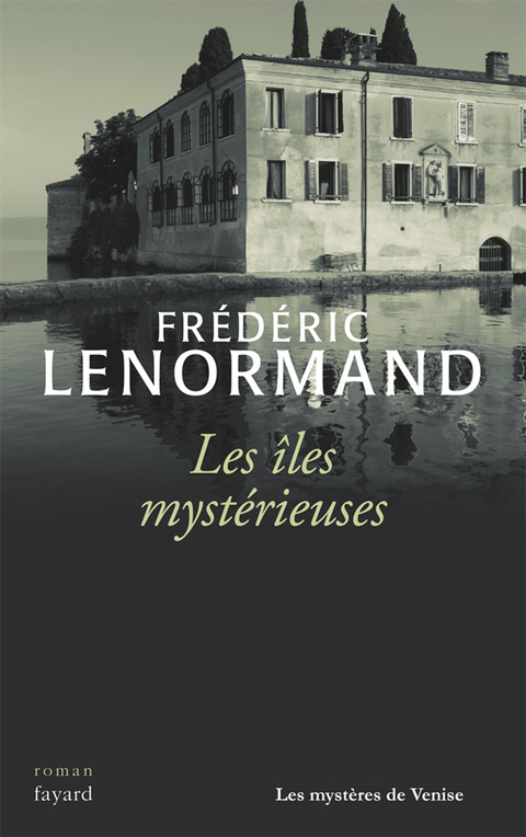 Cover image for book Les îles mystérieuses